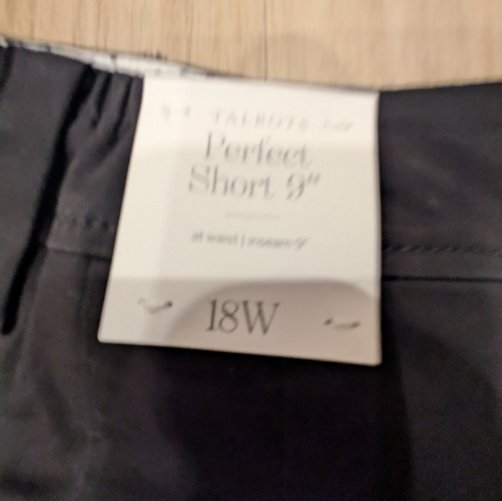Talbots NWT Black Perfect Shorts 9" 18W - Picture 9 of 9